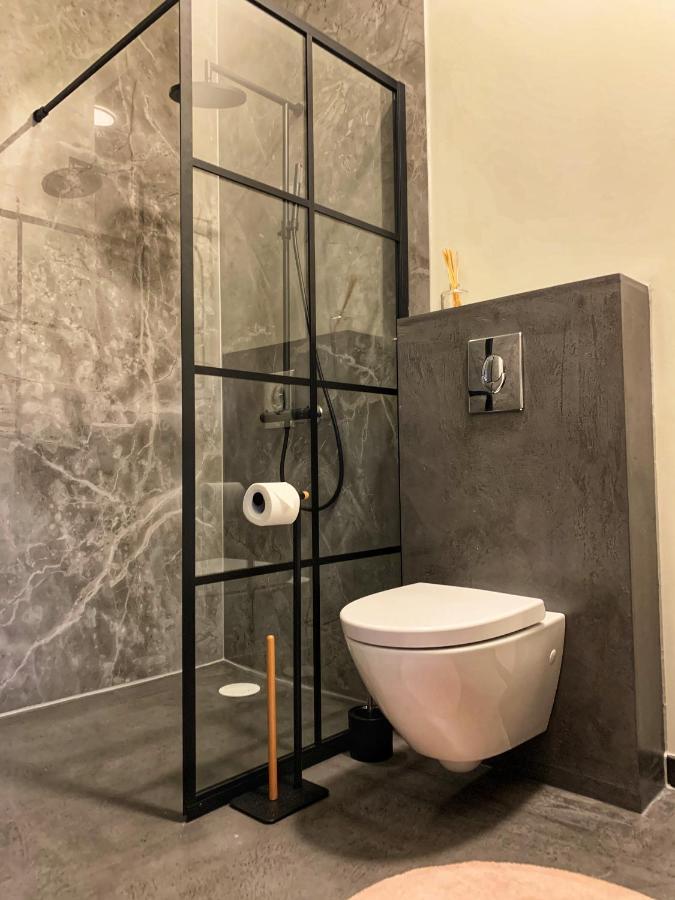 Broncks Apartment 5 - Modern 2-Bedroom In The Heart Of توئِسهون المظهر الخارجي الصورة