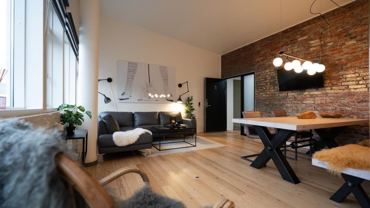 Broncks Apartment 5 - Modern 2-Bedroom In The Heart Of توئِسهون المظهر الخارجي الصورة