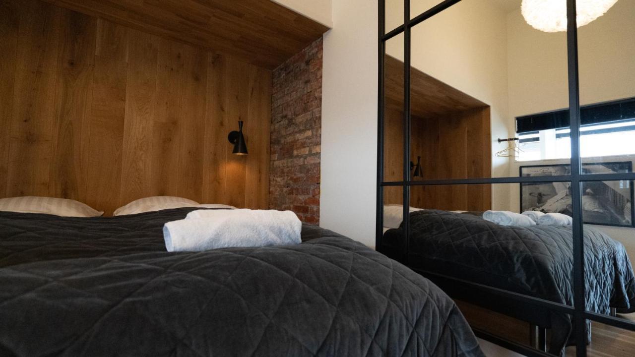 Broncks Apartment 5 - Modern 2-Bedroom In The Heart Of توئِسهون المظهر الخارجي الصورة